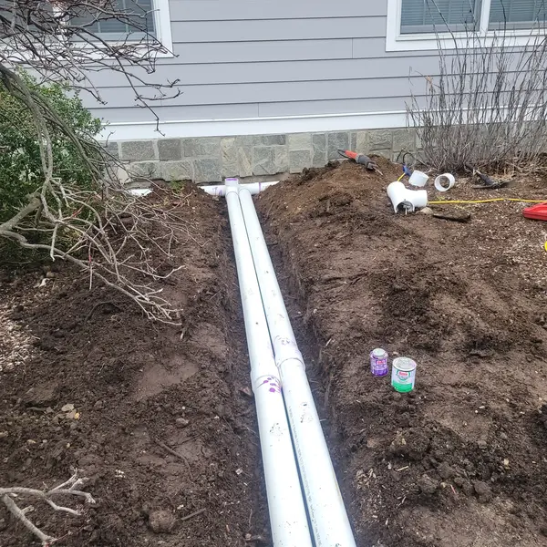 Underground drainage installation - Need: 600x500px image of technicians installing underground drainage pipes